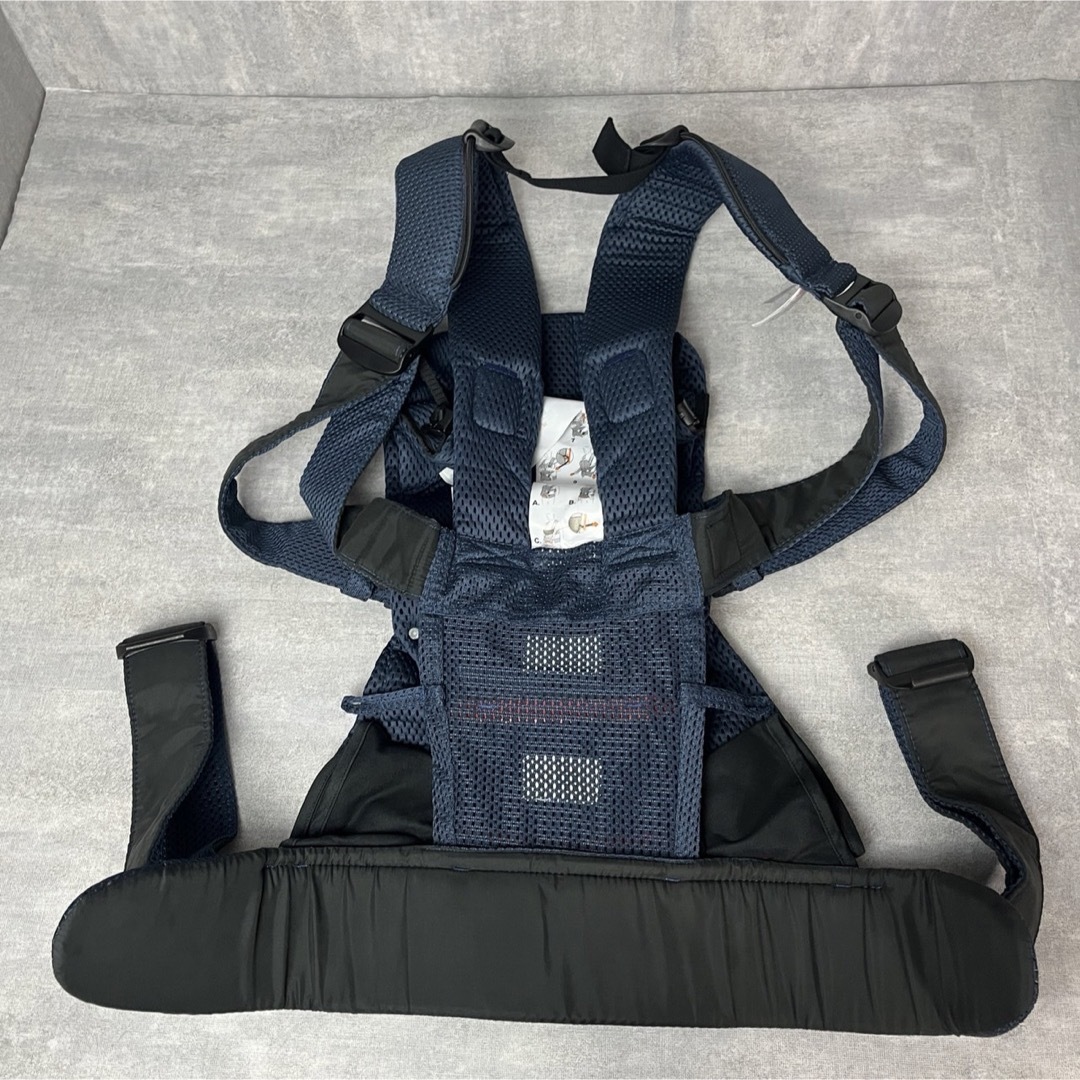 BABYBJORN(ベビービョルン)の美品 BabyBjorn ベビービョルン ベビーキャリア ONE KAI Air キッズ/ベビー/マタニティの外出/移動用品(抱っこひも/おんぶひも)の商品写真