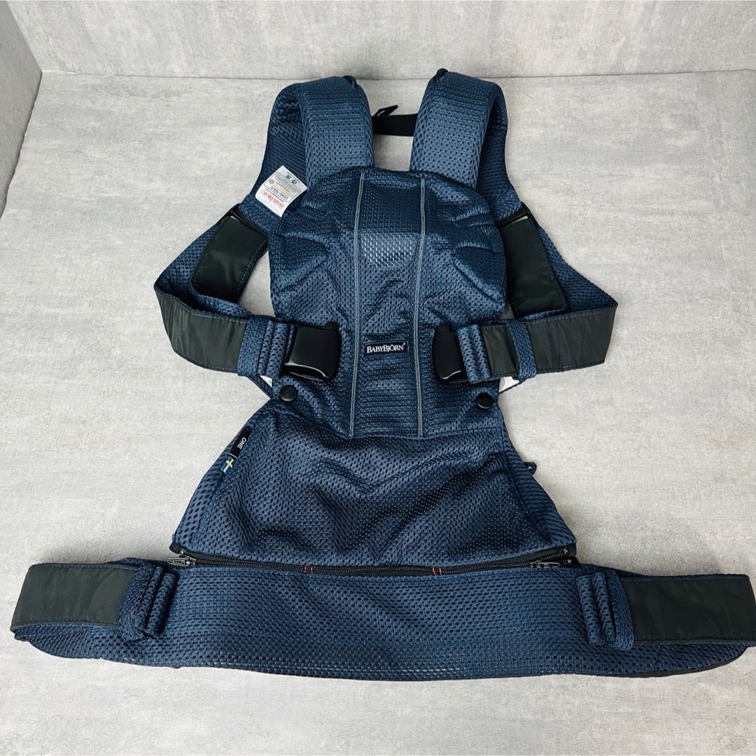 BABYBJORN(ベビービョルン)の美品 BabyBjorn ベビービョルン ベビーキャリア ONE KAI Air キッズ/ベビー/マタニティの外出/移動用品(抱っこひも/おんぶひも)の商品写真