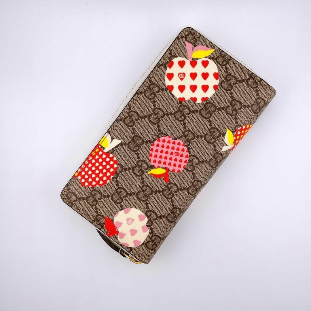 Gucci(グッチ)のグッチ 663924 アップルプリント GGスプリーム ベージュ レ ポム 財布 レディースのファッション小物(財布)の商品写真