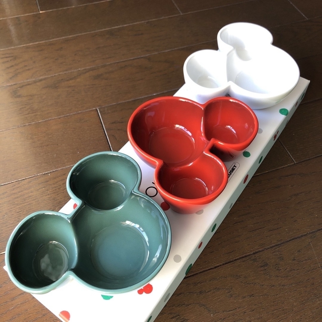 LE CREUSET(ルクルーゼ)のル・クルーゼ　ミッキーマウス  ミニ・ディッシュ（3個入り)【新品/未使用】 インテリア/住まい/日用品のキッチン/食器(食器)の商品写真