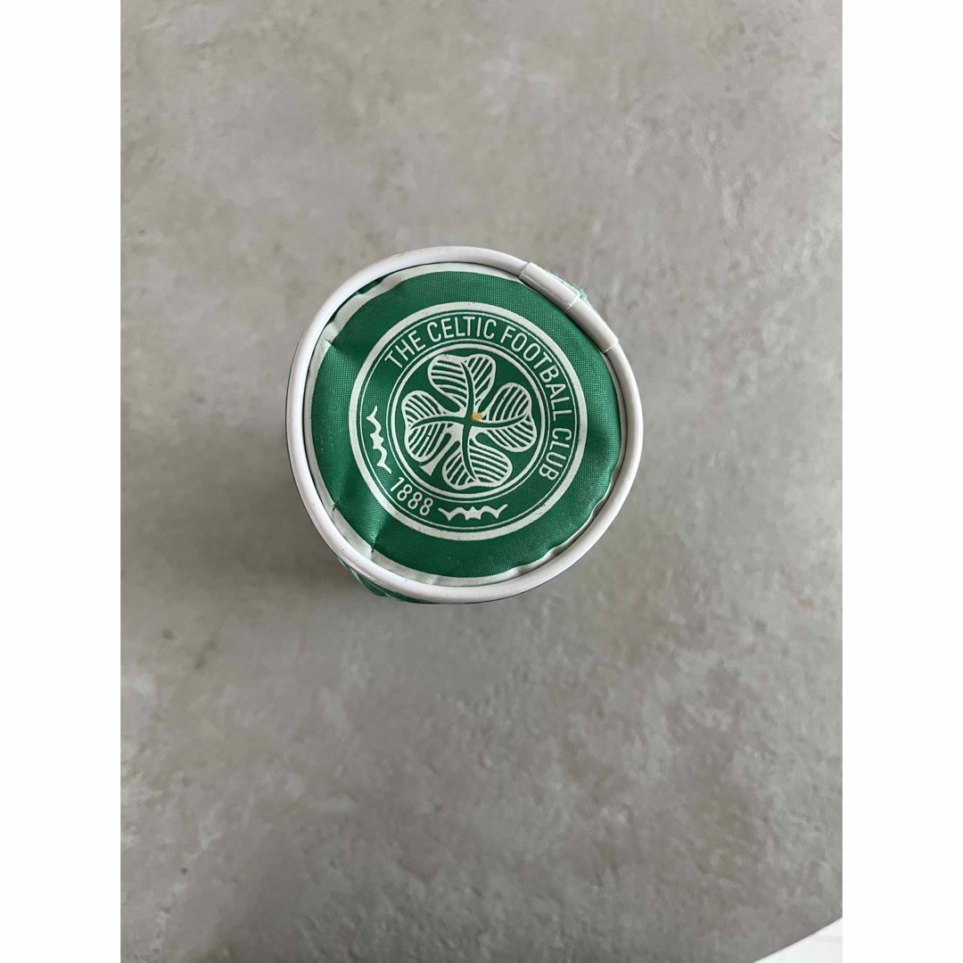 CELTEK(セルテック)の【値下】　Celtic FC セルティック　円柱型ポーチ　水筒ケース スポーツ/アウトドアのサッカー/フットサル(記念品/関連グッズ)の商品写真