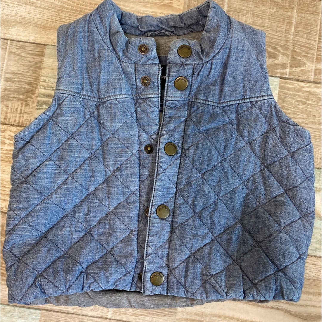 babyGAP(ベビーギャップ)のbaby GAP デニム調ベスト キッズ/ベビー/マタニティのベビー服(~85cm)(ジャケット/コート)の商品写真