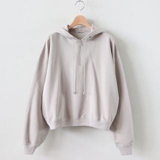 オーラリー(AURALEE)のSUPER SOFT SWEAT BIG HALF ZIP P/O PARKA(パーカー)