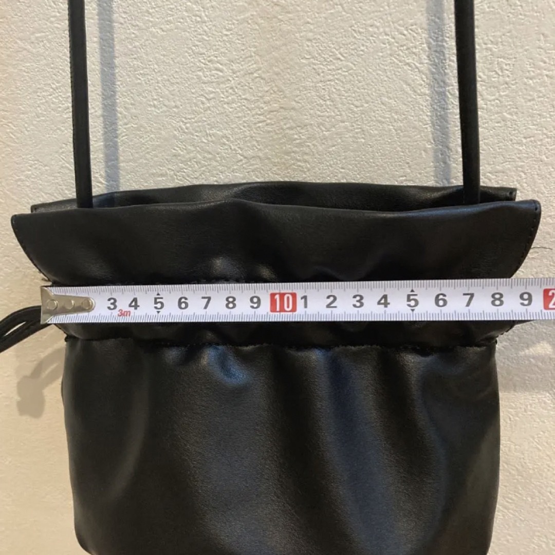 アメリカンホリック　ポシェット　ママバックショルダーバックエコレザー　巾着バック レディースのバッグ(ショルダーバッグ)の商品写真