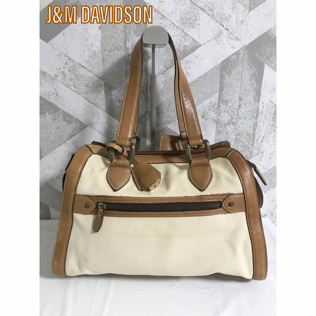 J&M DAVIDSON(ジェイアンドエムデヴィッドソン)のJ&M DAVIDSON カデナ パドロック 南京錠 トートバッグ ベージュ レディースのバッグ(トートバッグ)の商品写真