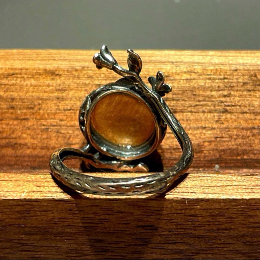 ゴールデンルチルクォーツ　キャッツアイ効果　金運　天然石デザインリング レディースのアクセサリー(リング(指輪))の商品写真