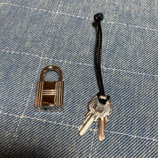 エルメス(Hermes)の国内正規 新品未使用品 HERMES エルメス カデナ・キー2本 67番 本物(ハンドバッグ)