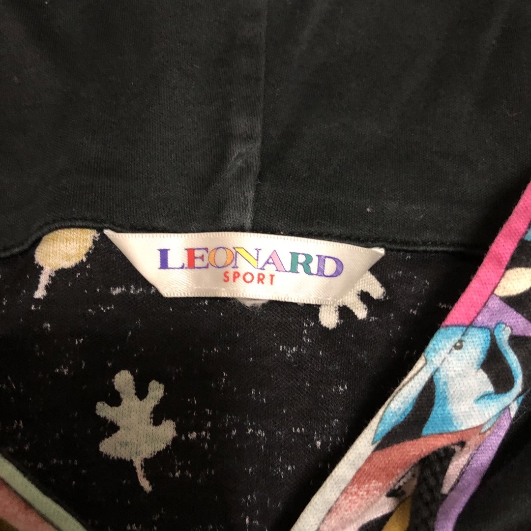 LEONARD(レオナール)のレオナールスポーツ0588110 スナップボタンパーカー 花柄 ブラック レディースのトップス(パーカー)の商品写真