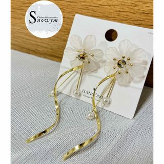 【新品❗️セール中❗️】花びらピアス　結婚式　前撮り　大ぶり　ゴールド(ピアス)