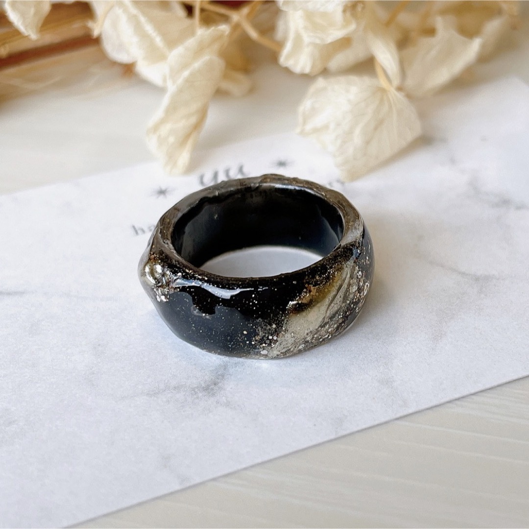 レジンリング　指輪　リング　ニュアンス　ブラック　大人可愛い　金アレ対応　13号 ハンドメイドのアクセサリー(リング)の商品写真