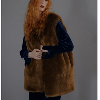 アメリヴィンテージ(Ameri VINTAGE)のUND REVERSIBLE MOTTLED FUR VEST(ベスト/ジレ)