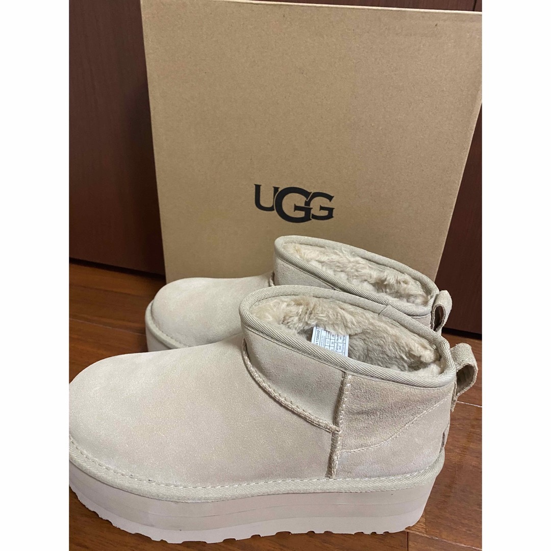 UGG ショートブーツ ライトベージュ 25センチ UGG ショートブーツ ライトベージュ 25センチ
