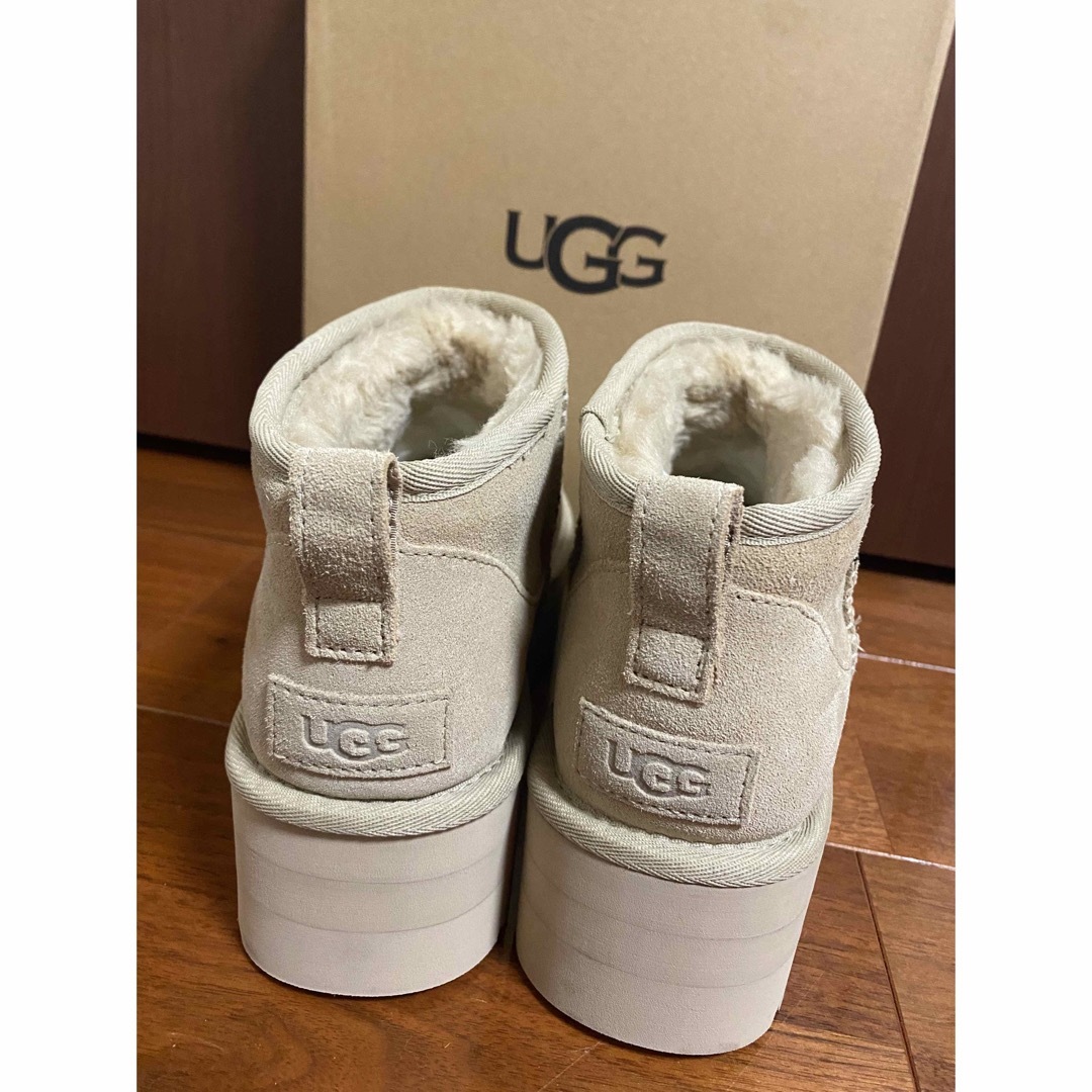 UGG ショートブーツ ライトベージュ 25センチ UGG ショートブーツ ライトベージュ 25センチ