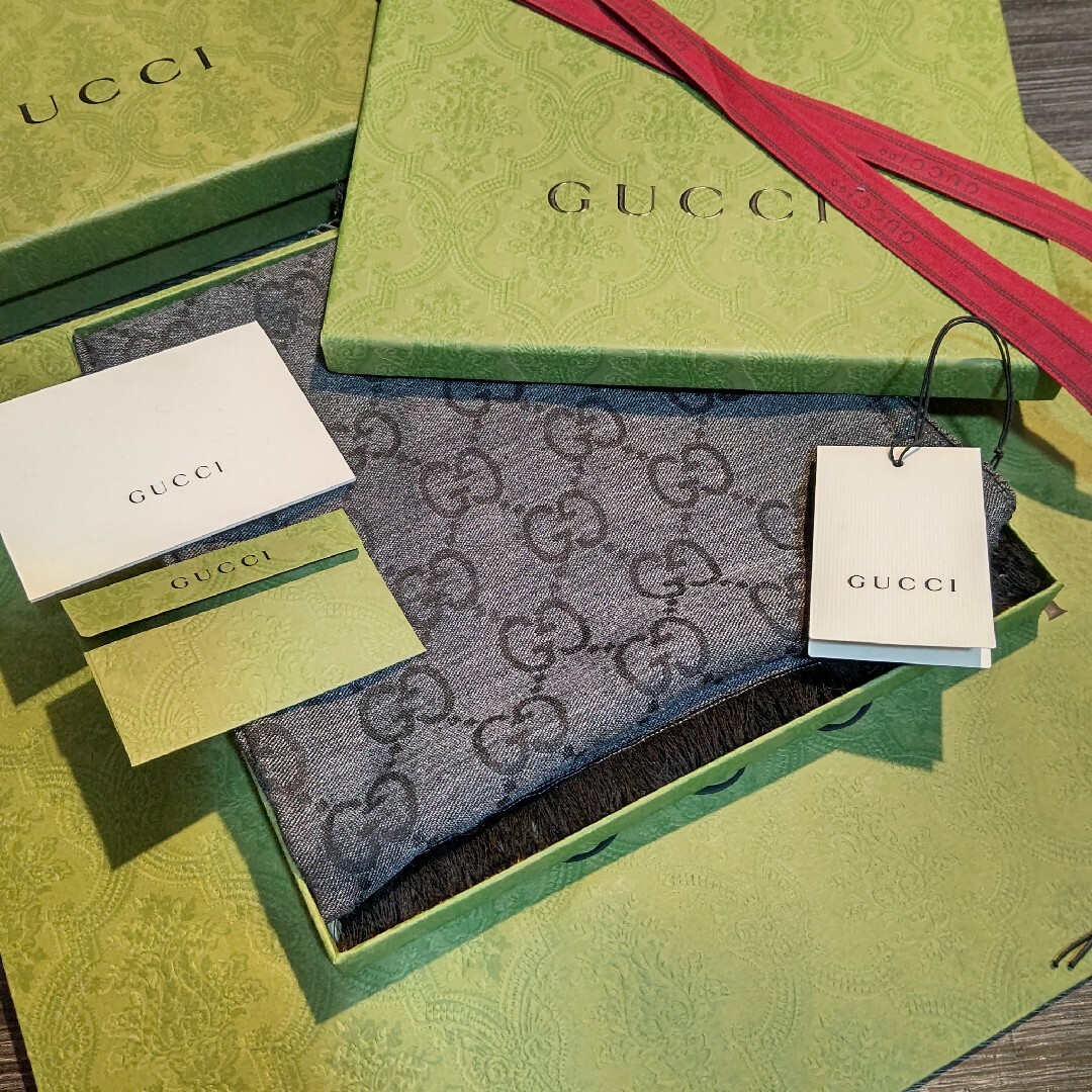 商品の状態が良い ❤新品箱袋付❤GUCCI マフラー ショール ストール