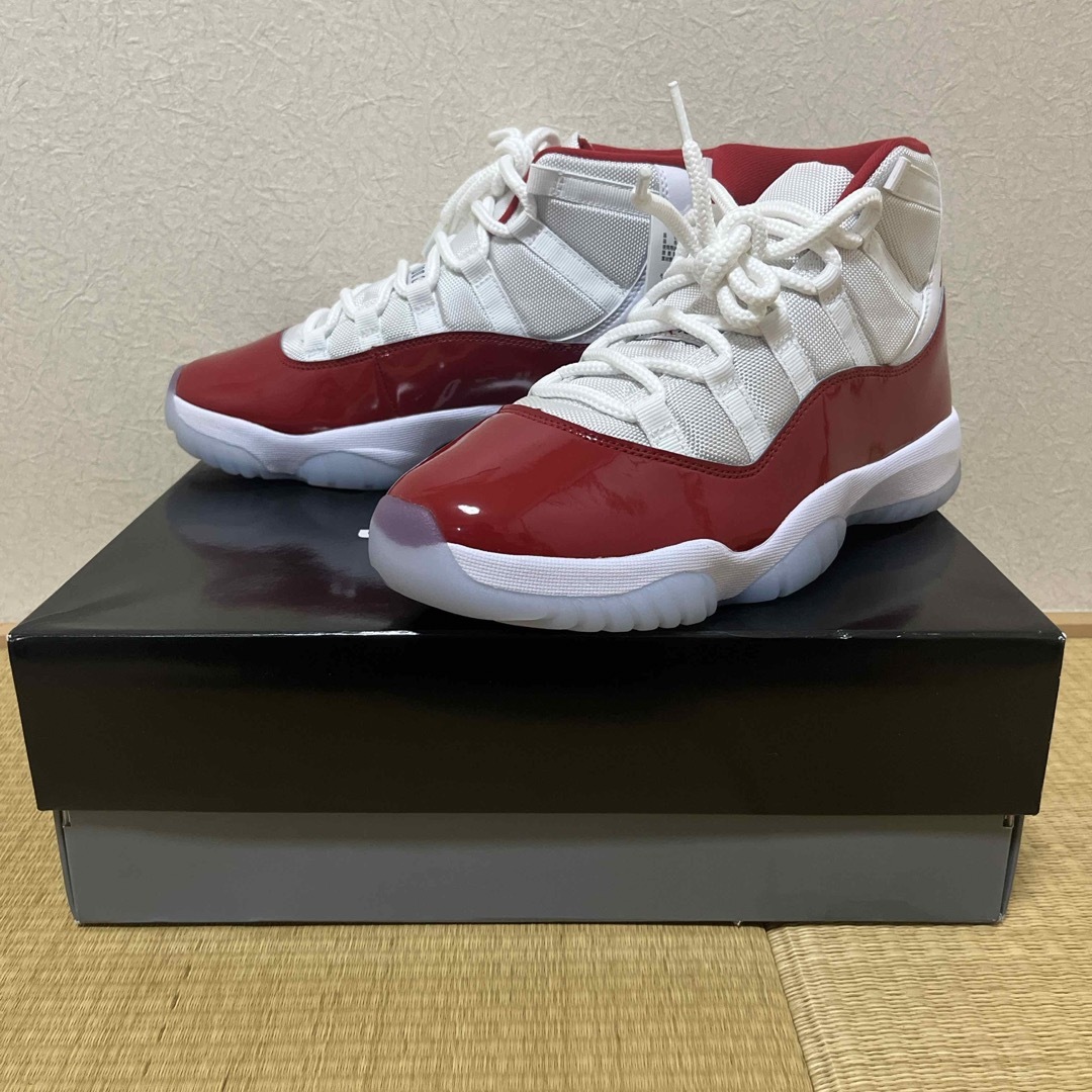 NIKE(ナイキ)のNike Air Jordan 11 Varsity Red 期間限定値下げ中 メンズの靴/シューズ(スニーカー)の商品写真