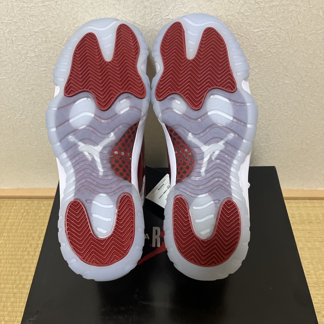 NIKE(ナイキ)のNike Air Jordan 11 Varsity Red 期間限定値下げ中 メンズの靴/シューズ(スニーカー)の商品写真