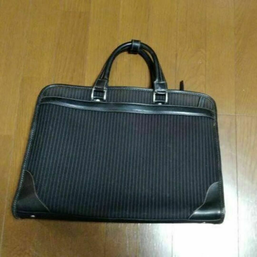 【通勤▪通学用に】メンズ 手提げ鞄 シンプル 黒ｘグレーストライプ メンズのバッグ(ビジネスバッグ)の商品写真