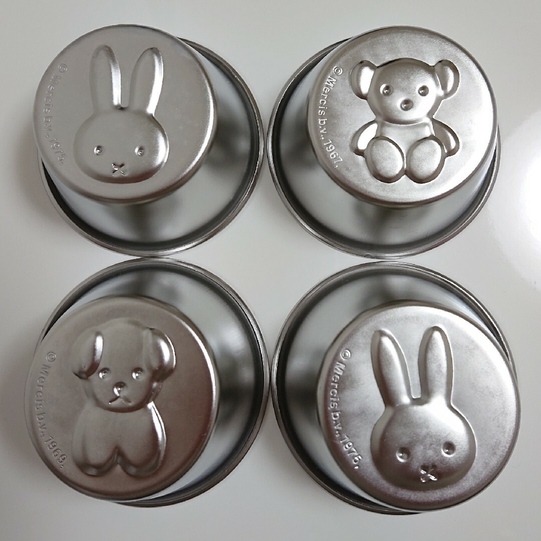 miffy(ミッフィー)の専用です  Miffy  ミッフィー  プリン型 ４個 ・ 小さい蒸し器１個 インテリア/住まい/日用品のキッチン/食器(調理道具/製菓道具)の商品写真