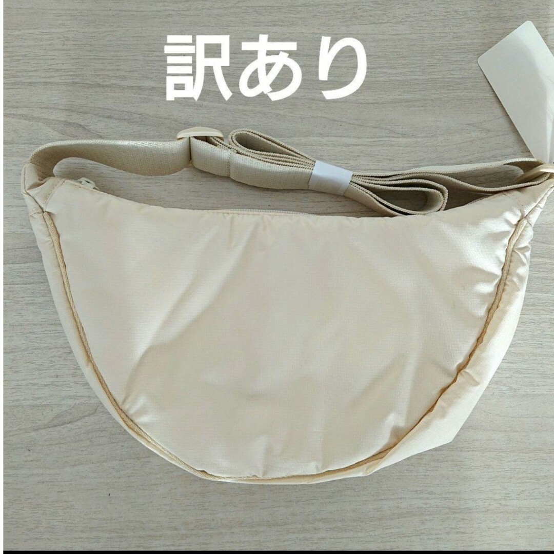 UNIQLO(ユニクロ)の【訳あり新品】ユニクロ ラウンドミニショルダーバッグ 30Natural レディースのバッグ(ショルダーバッグ)の商品写真