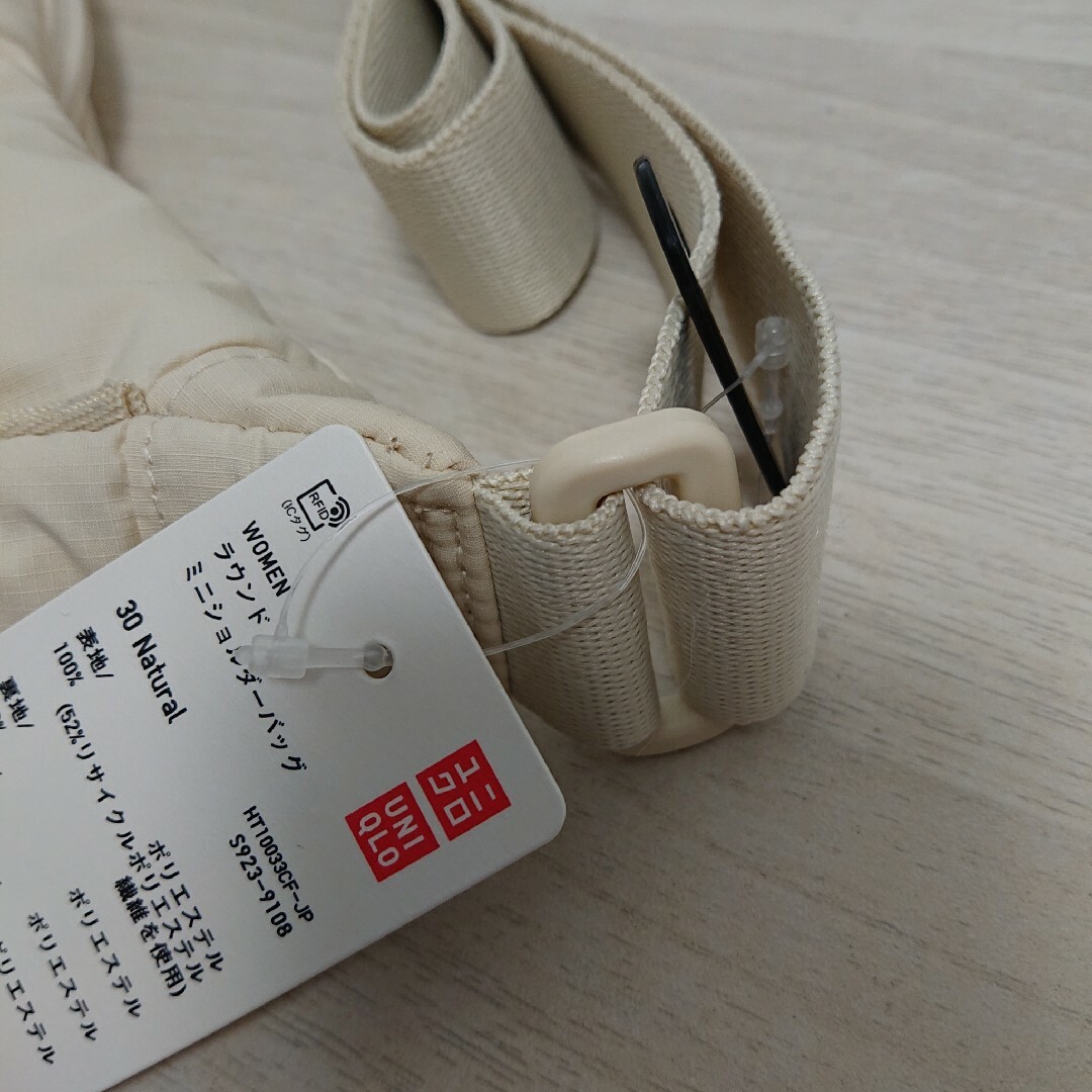 UNIQLO(ユニクロ)の【訳あり新品】ユニクロ ラウンドミニショルダーバッグ 30Natural レディースのバッグ(ショルダーバッグ)の商品写真