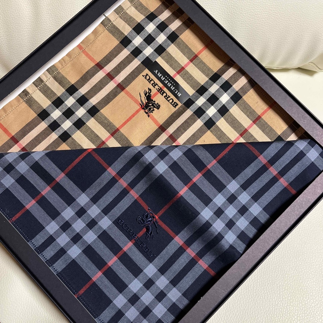 BURBERRY(バーバリー)のBurberry ハンカチ　新品未使用 メンズのファッション小物(ハンカチ/ポケットチーフ)の商品写真