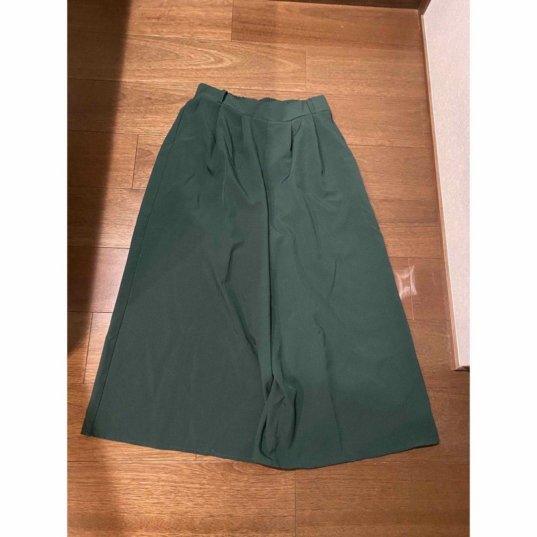 深緑のズボン レディースのパンツ(カジュアルパンツ)の商品写真