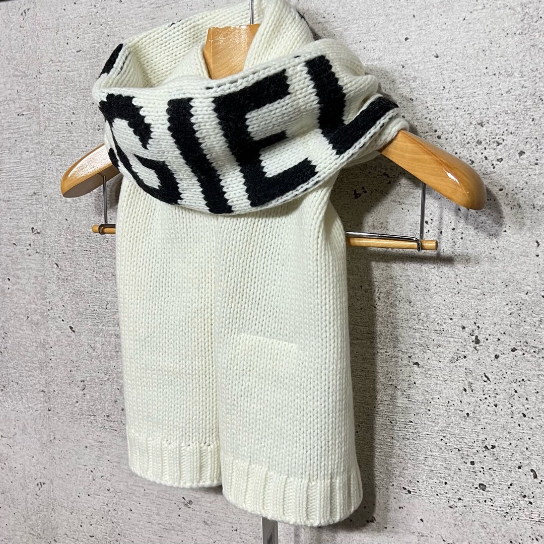 MM6(エムエムシックス)の新品　MM6 Meison Margiela キッズ　ロゴ　マフラー　ホワイト レディースのファッション小物(マフラー/ショール)の商品写真