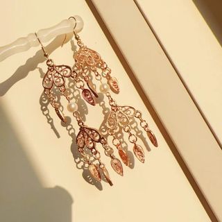 エイチアンドエム(H&M)の花絲三葉花葉真珠流蘇　白金色ピアス　中華風　縁起物　ハンドメイド　着物和服　漢服(ピアス)