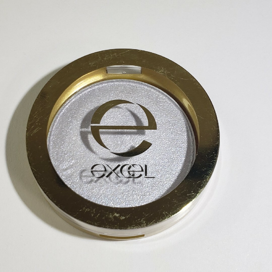 noevir(ノエビア)のexcel エクセル シャイニーシャドウN SI06 アイスグレー コスメ/美容のベースメイク/化粧品(アイシャドウ)の商品写真