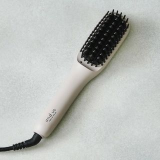 スリーコインズ(3COINS)のヒートヘアブラシ(ヘアアイロン)