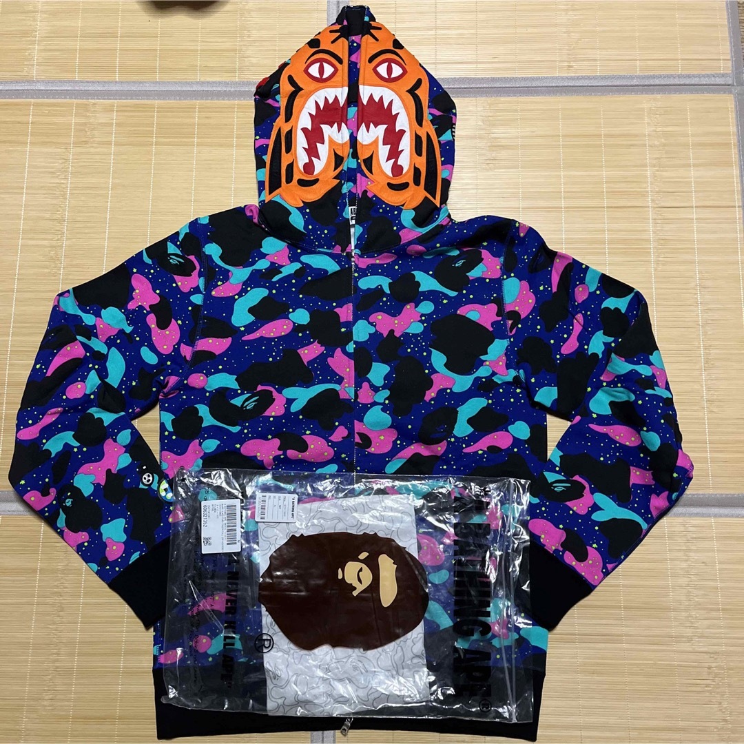 APE BAPE KAWS KID CUDI  shark シャーク　パーカー