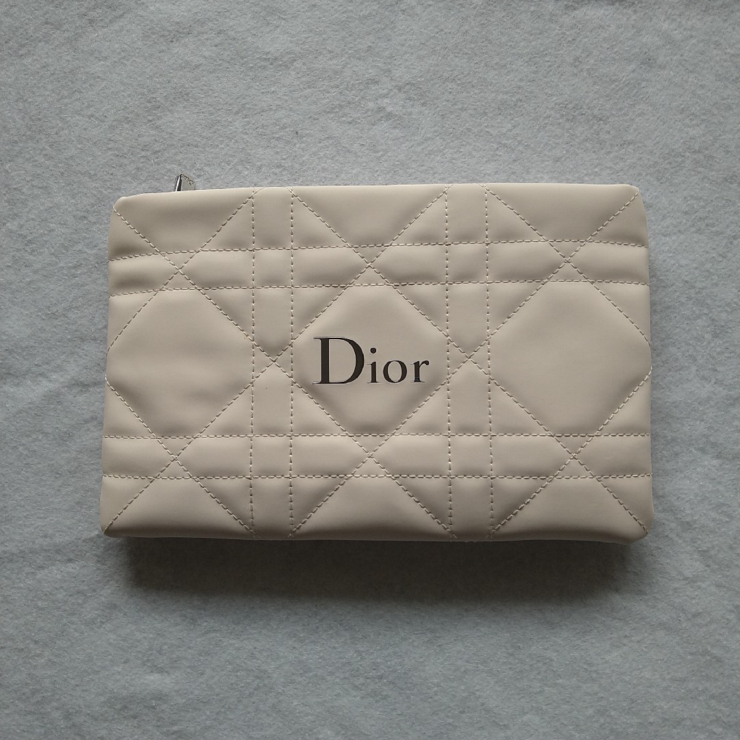 Dior(ディオール)の【未使用】Dior ポーチ ノベルティグッズ エンタメ/ホビーのコレクション(ノベルティグッズ)の商品写真