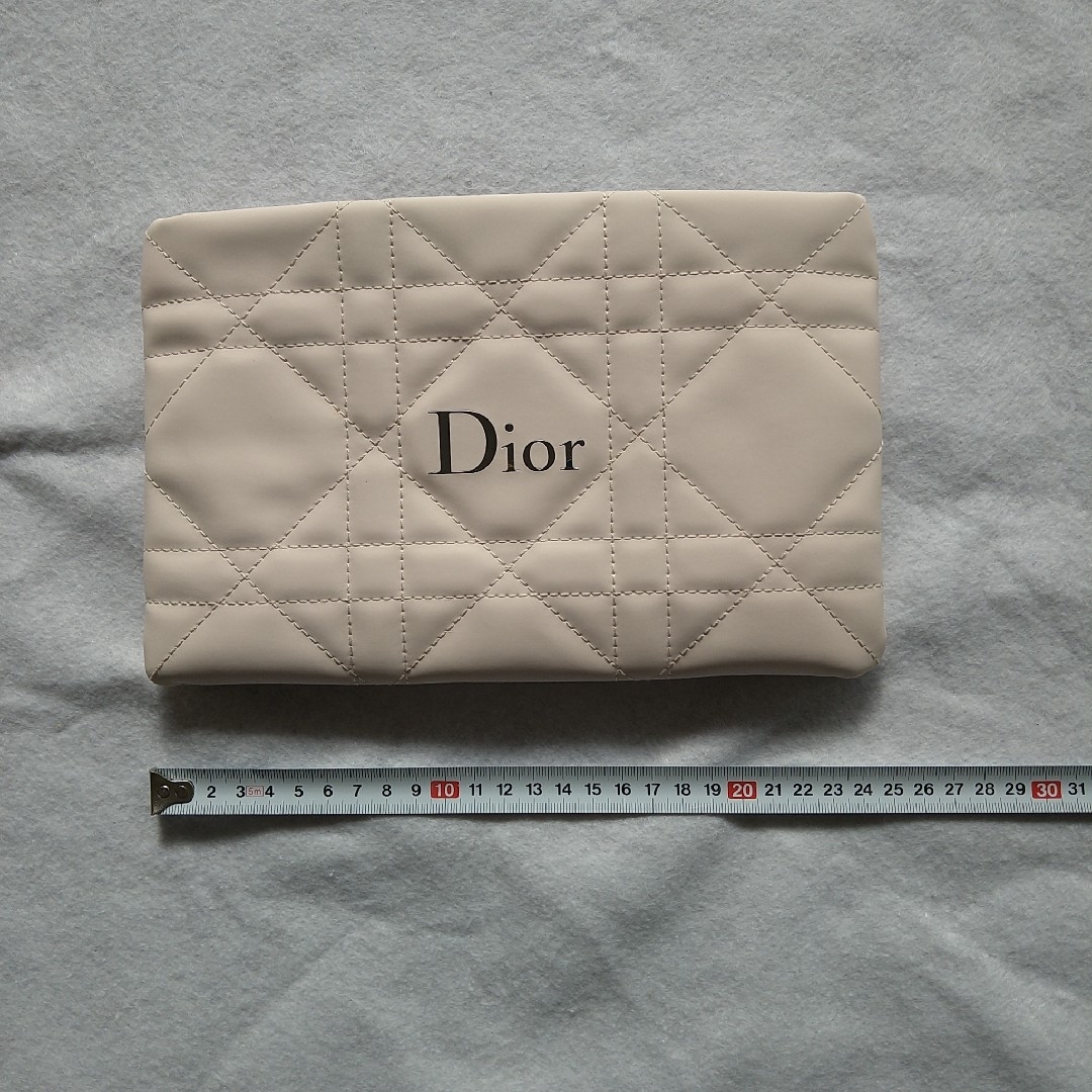 Dior(ディオール)の【未使用】Dior ポーチ ノベルティグッズ エンタメ/ホビーのコレクション(ノベルティグッズ)の商品写真