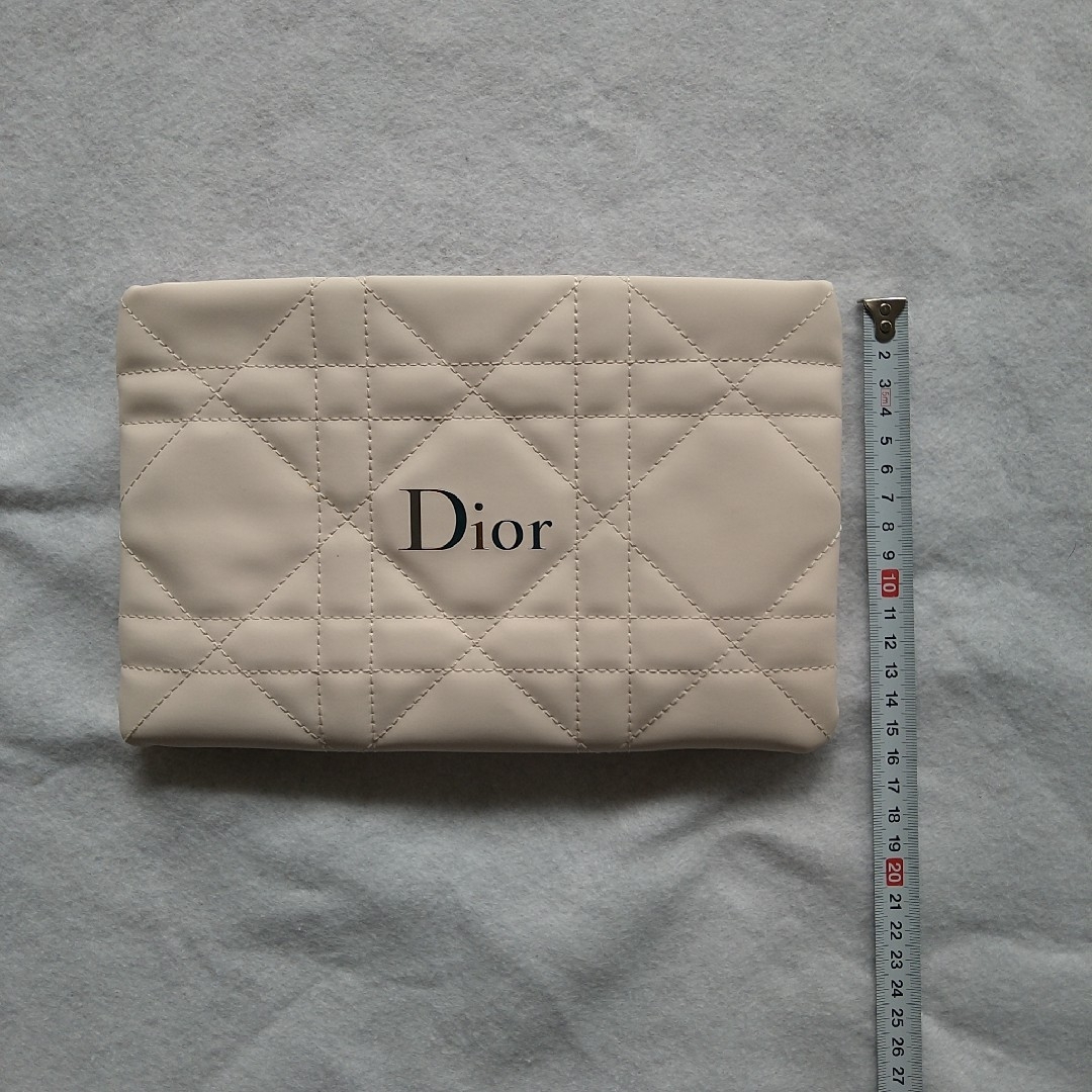 Dior(ディオール)の【未使用】Dior ポーチ ノベルティグッズ エンタメ/ホビーのコレクション(ノベルティグッズ)の商品写真