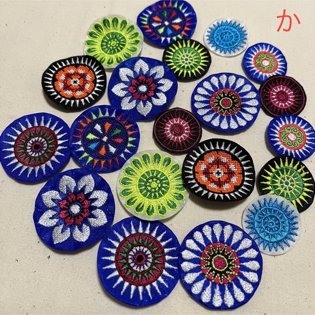 モン族　刺繍ワッペン　手芸　パーツ　資材　スザニ刺繍　 ハンドメイドの素材/材料(各種パーツ)の商品写真