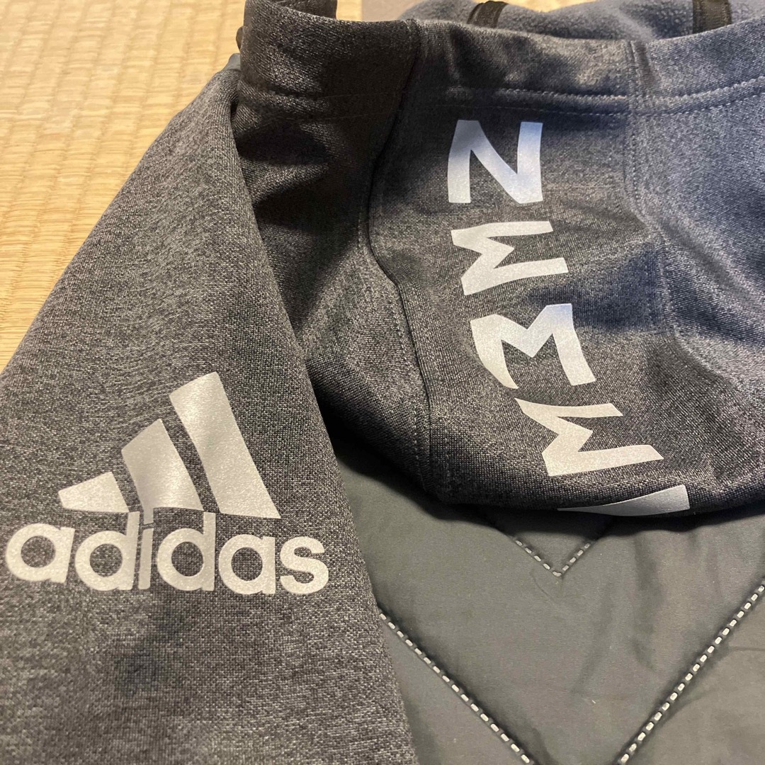 adidas(アディダス)のadidas アウター 130 キッズ/ベビー/マタニティのキッズ服男の子用(90cm~)(ジャケット/上着)の商品写真