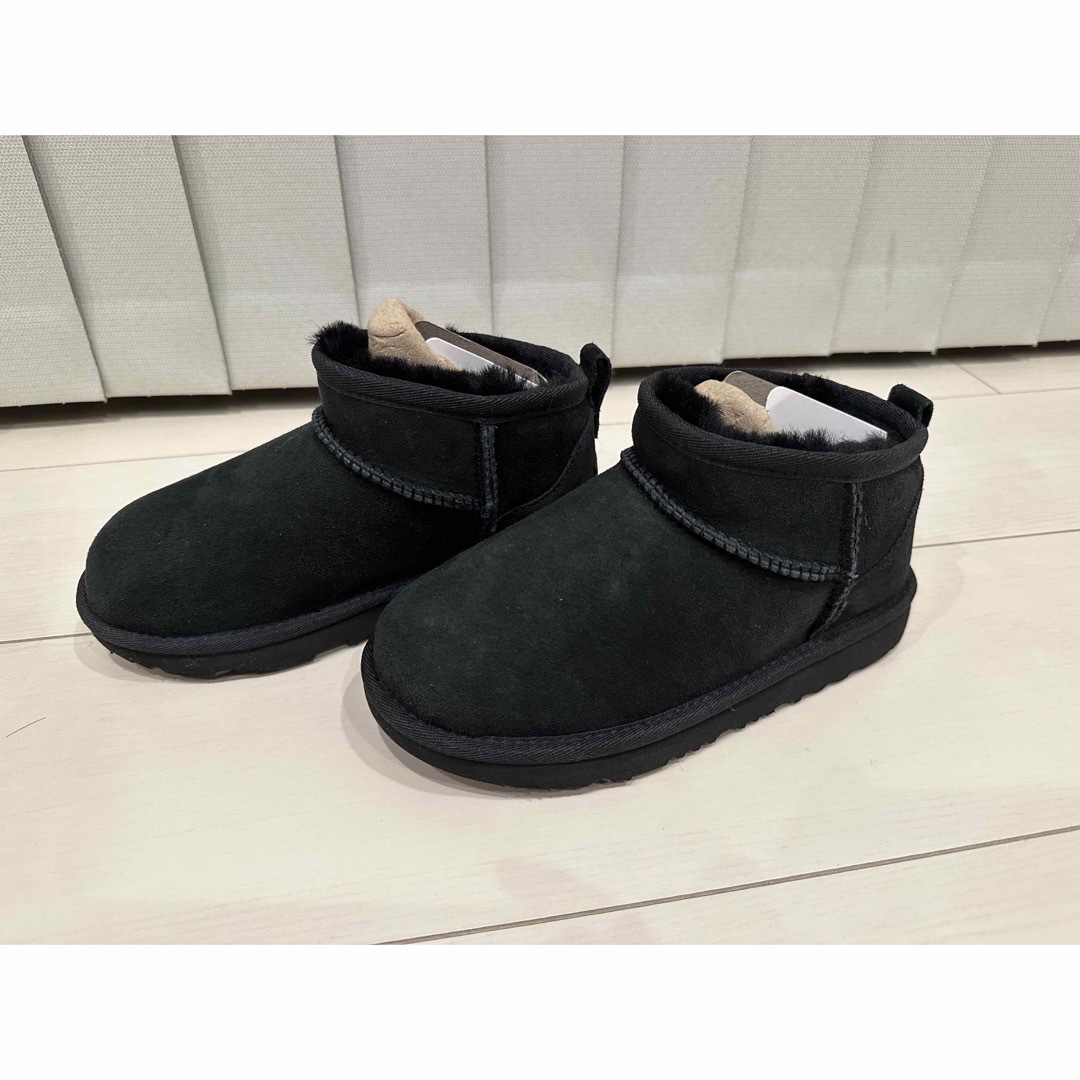 UGG(アグ)のUGG  KIDS'  CLASSIC ULTRA MINI キッズ/ベビー/マタニティのキッズ靴/シューズ(15cm~)(ブーツ)の商品写真