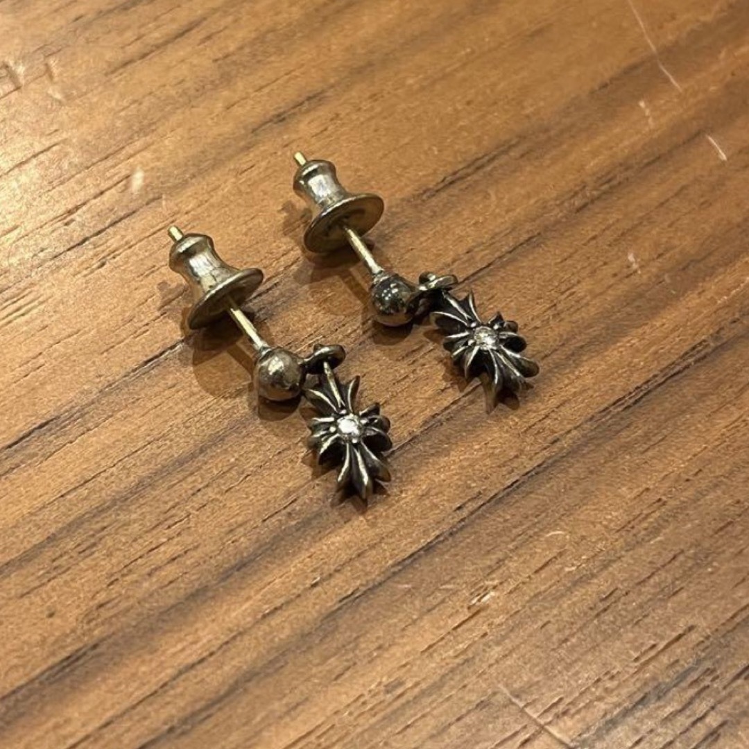 新品 未使用 クロムハーツ ピアス クロムハーツピアス ダイヤ タイニー