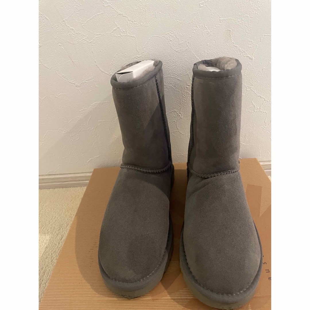 UGG(アグ)の　youme様専用！　UGG short boots size6  レディースの靴/シューズ(ブーツ)の商品写真