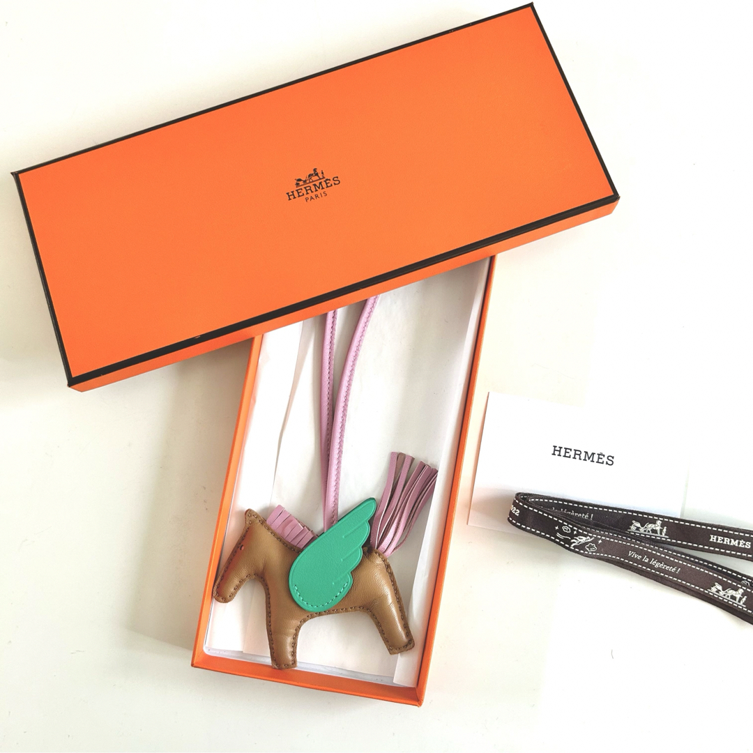 Hermes - 美品エルメスHERMESペガサスロデオチャームPMチャイミント