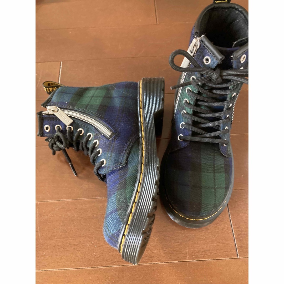 Dr.Martens(ドクターマーチン)のDr.Martinチェックブーツ キッズ/ベビー/マタニティのキッズ靴/シューズ(15cm~)(ブーツ)の商品写真