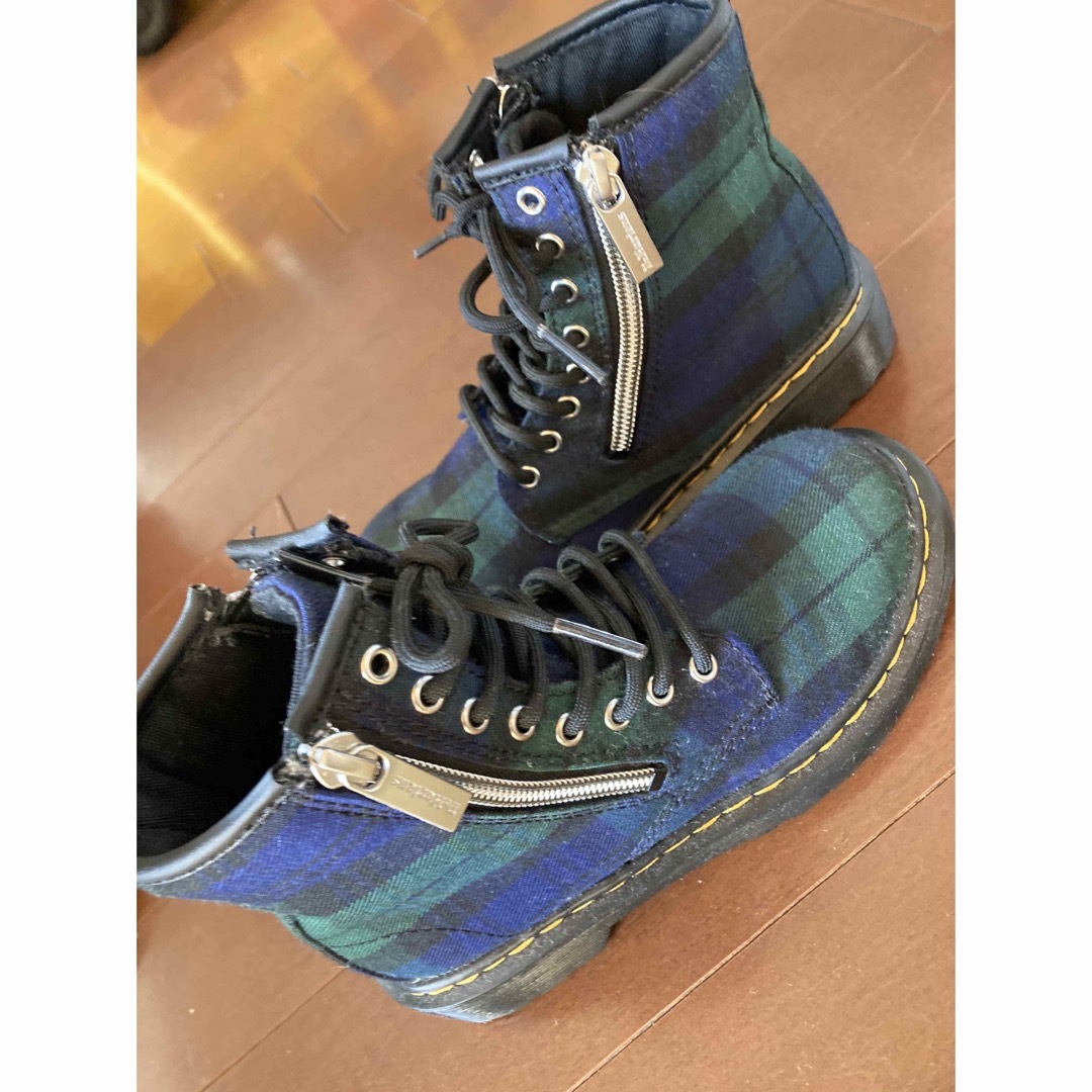 Dr.Martens(ドクターマーチン)のDr.Martinチェックブーツ キッズ/ベビー/マタニティのキッズ靴/シューズ(15cm~)(ブーツ)の商品写真