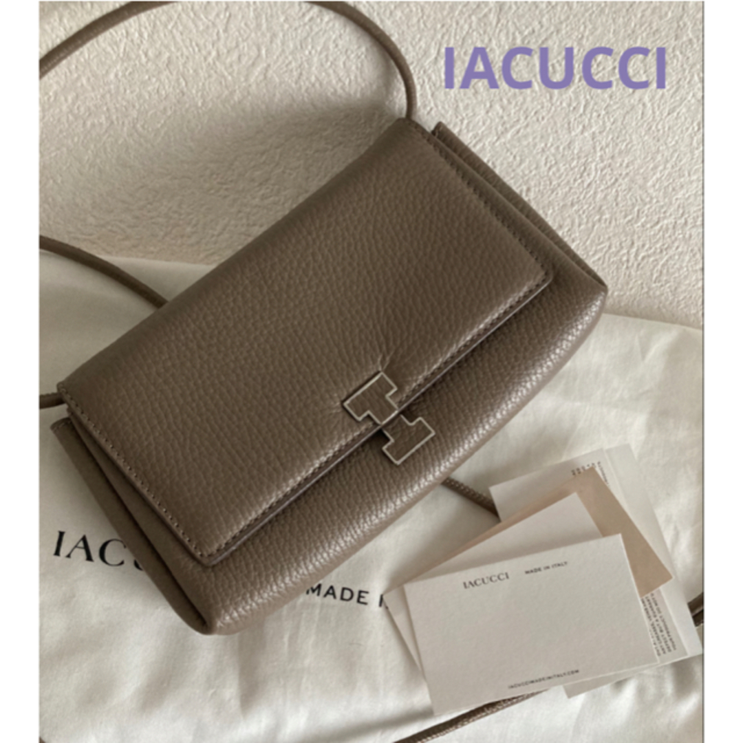 IACUCCI - 極美品 イアクッチ アバ ウォレットショルダーの