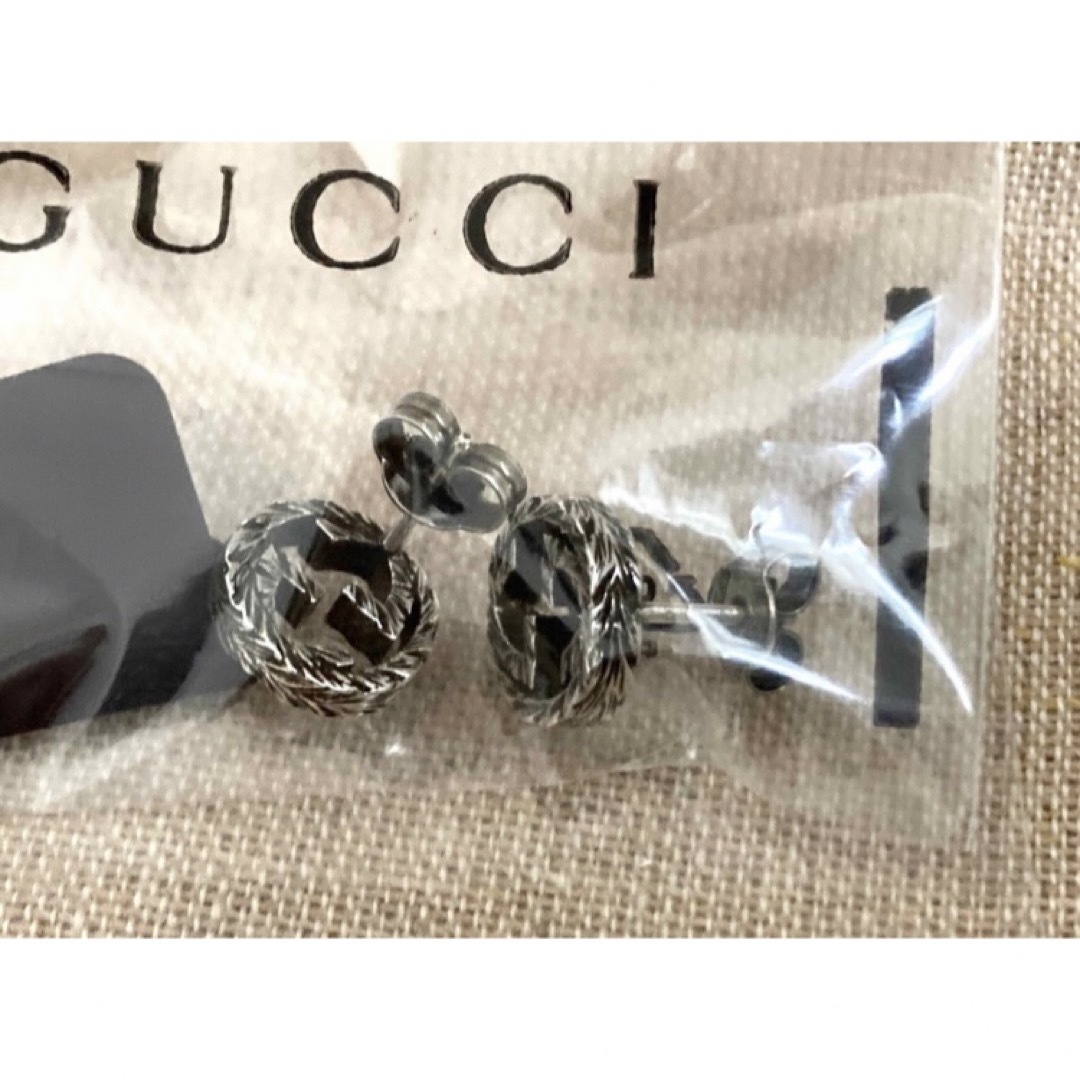 Gucci(グッチ)の正規品/新品 グッチ アラベスク/インターロッキングG 片耳のみ(キャッチなし メンズのアクセサリー(ピアス(片耳用))の商品写真