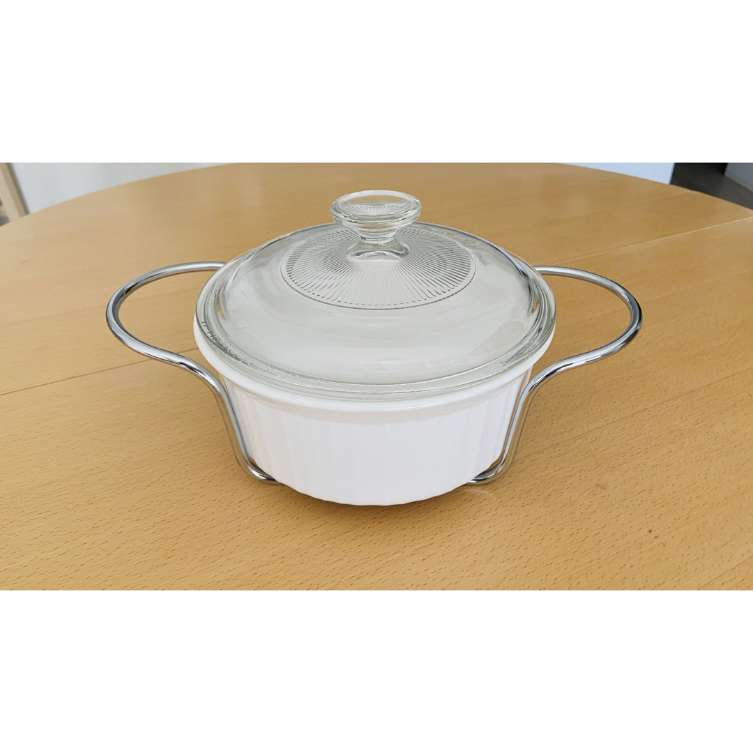 Pyrex(パイレックス)の【Pyrex】CORNING WARE ホルダー付 キャセロール（F-5-B） インテリア/住まい/日用品のキッチン/食器(調理道具/製菓道具)の商品写真