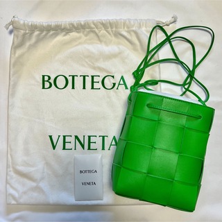 ボッテガヴェネタ(Bottega Veneta)の豪華　ヴィオラドーロおまけつき　ボッテガヴェネタ　スモールカセット　ショルダー　(ショルダーバッグ)