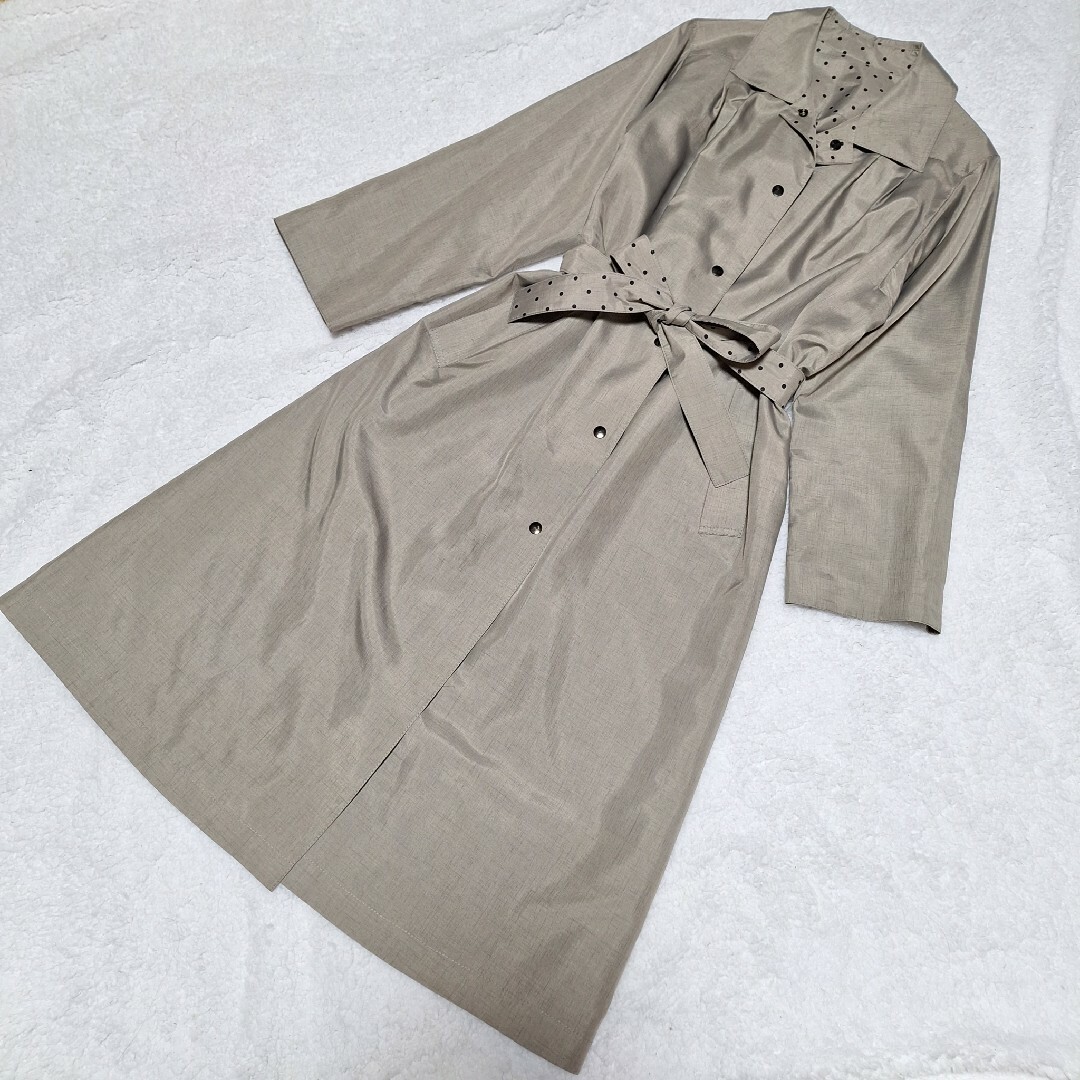 リバーシブル　13号　トレンチコート　ベージュ✕ドット柄　春コート レディースのジャケット/アウター(トレンチコート)の商品写真