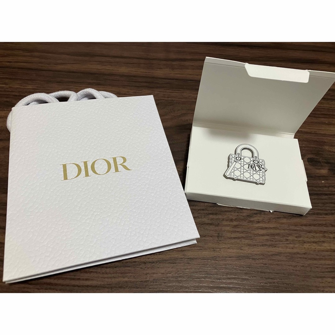 Dior(ディオール)のLADY DIORピンバッジ エンタメ/ホビーのアニメグッズ(バッジ/ピンバッジ)の商品写真