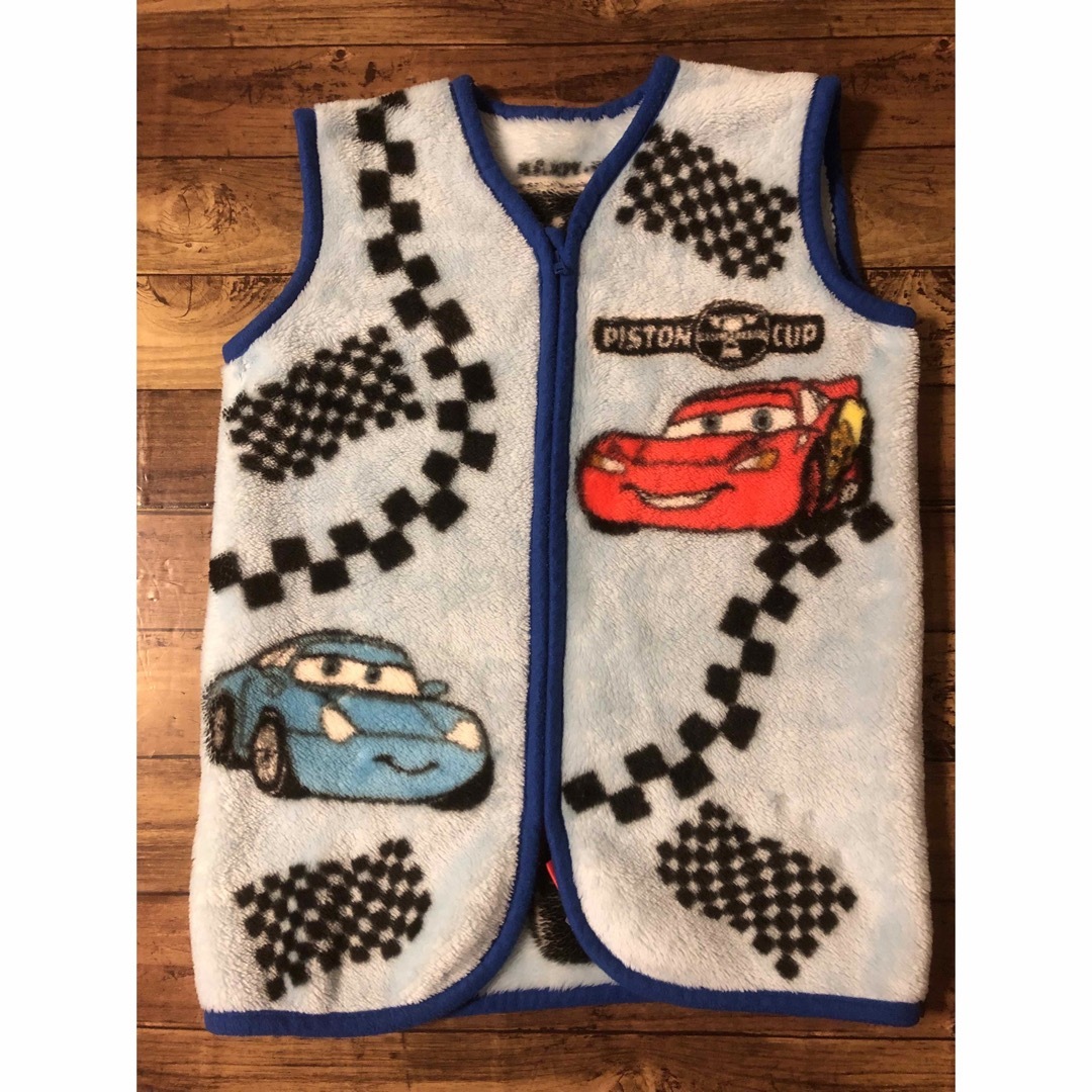 Disney(ディズニー)のCars カーズ　着る毛布　キッズ キッズ/ベビー/マタニティのキッズ服男の子用(90cm~)(パジャマ)の商品写真