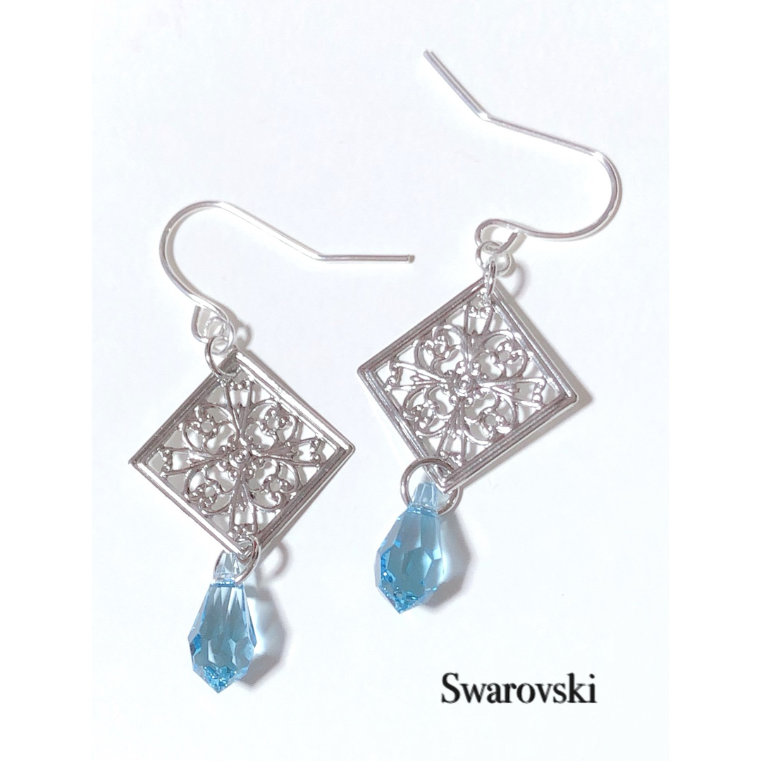 SWAROVSKI(スワロフスキー)のシルバー透かしスクエア×スワロフスキーピアス・イヤリング　★カラーお選び頂けます ハンドメイドのアクセサリー(ピアス)の商品写真